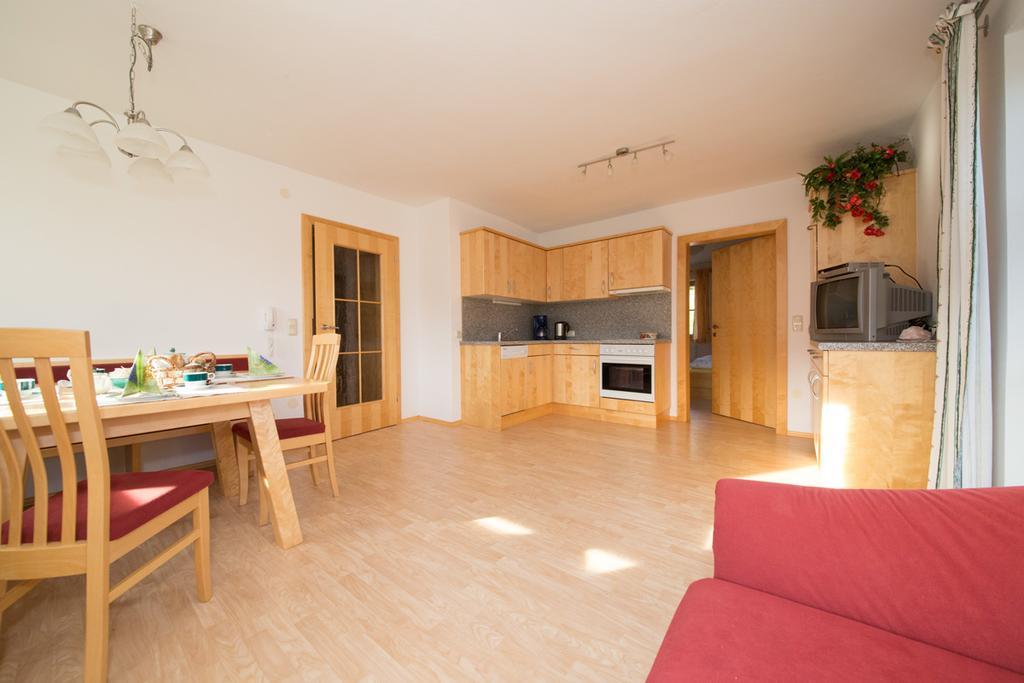 Bio-Bauernhof Einberghof Apartment ฟาร์แวร์เฟน ห้อง รูปภาพ
